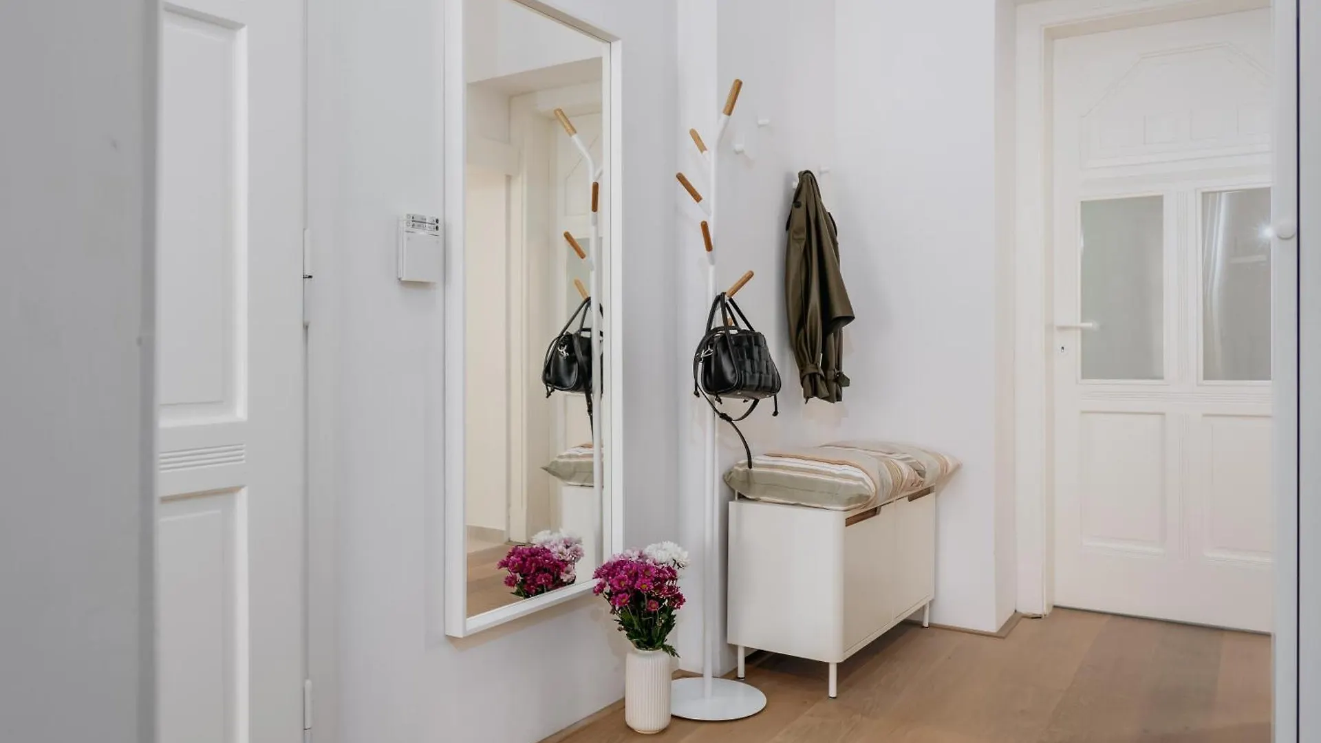 Prague Days - Luxurious Apartments In A Quiet Area 0*,